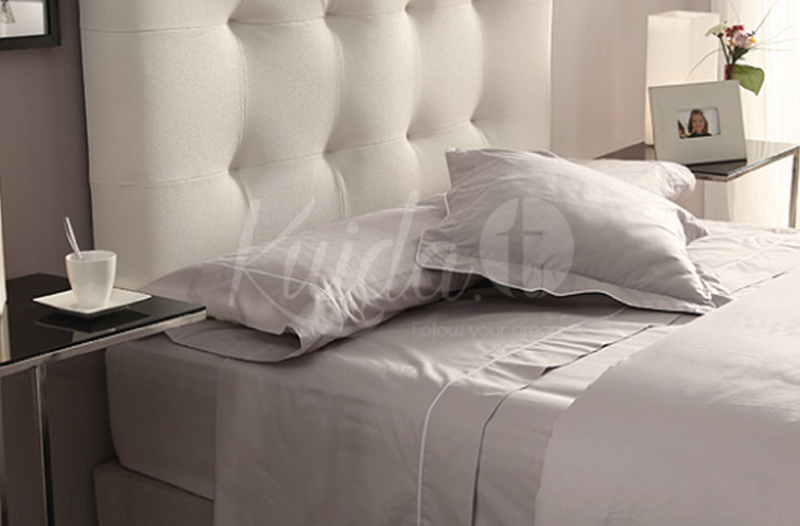Ropa de cama contraste color gris perla